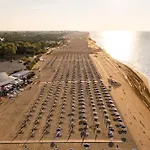 Beachfront With A Big Terrace Μπιμπιόνε