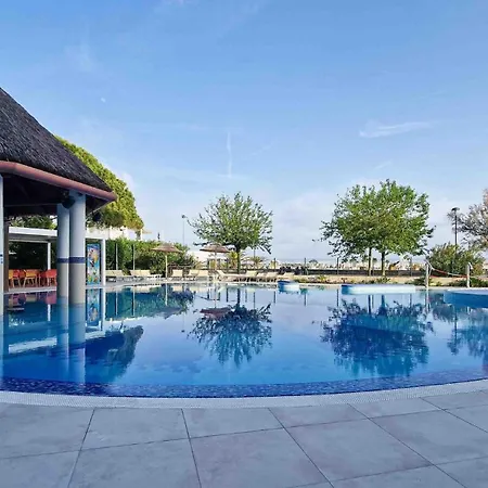 Family Flat With Pool For Six * 比比翁