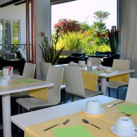 Family Flat With Pool For Six Apartman