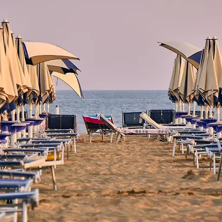 Family Flat With Pool For Six Apartman Bibione